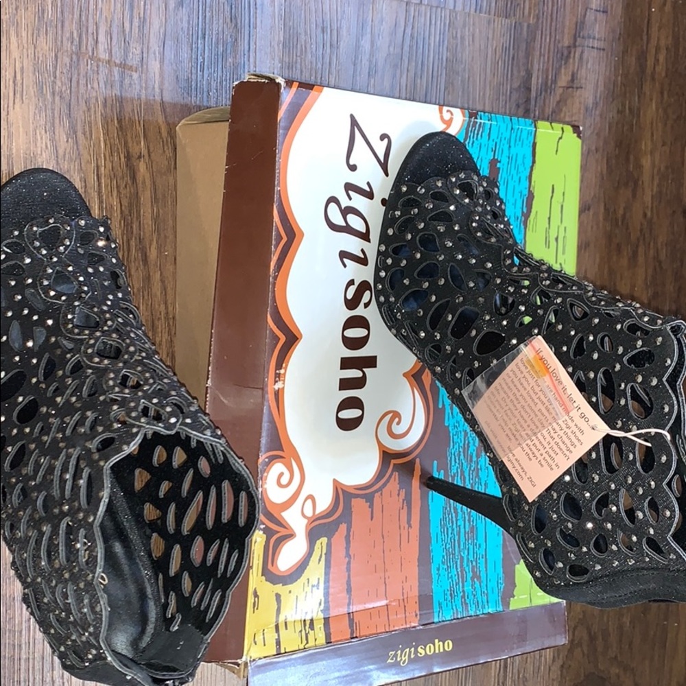 Heel booties , open toe.